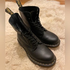 Dr. Martens 1460 pascal women’s boots size 7
